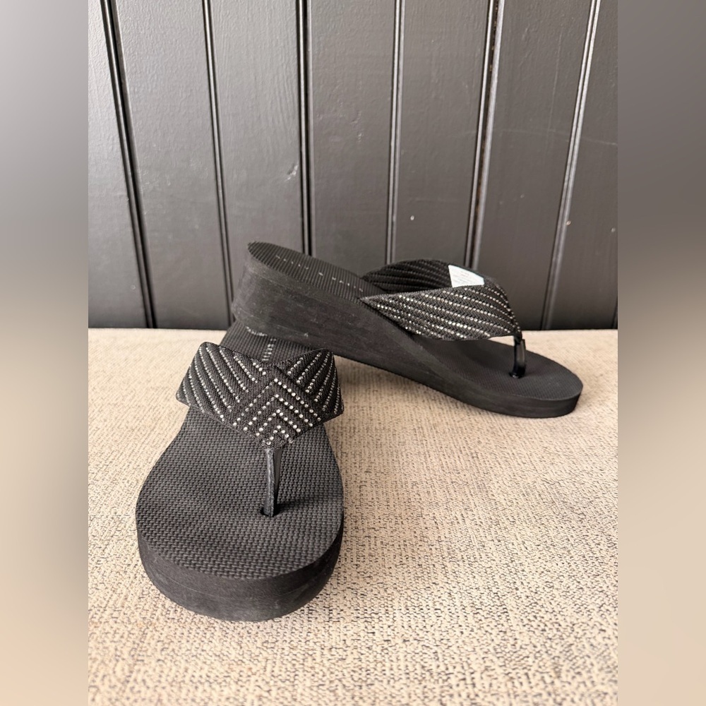 Kelly & Katie Black Wedge Sandals